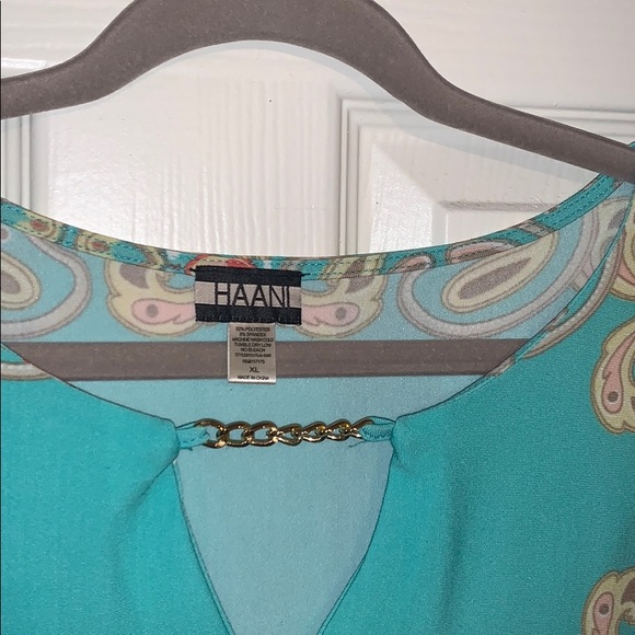 Beautiful Haani print dress w/ bell sleeves - Picture 2 of 6